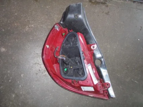 Πλακέτα Φανού Πίσω Δεξιά για RENAULT CLIO (2009 - 2013)  Πλακέτα Φανού Πίσω Δεξιά για RENAULT CLIO (2009 - 2013)