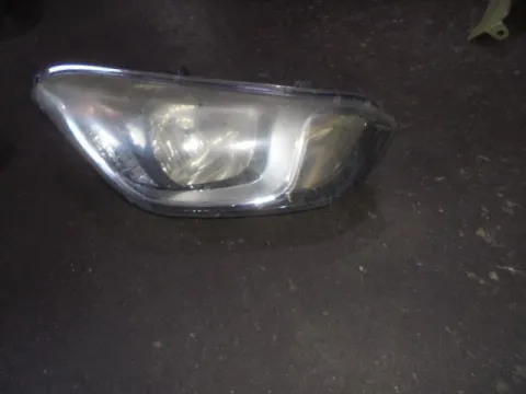 Φανάρι Εμπρός Δεξί (Σπασμένη Βάση) για HYUNDAI i20 (2012 - 2015) ( )  Φανάρι Εμπρός Δεξί (Σπασμένη Βάση) για HYUNDAI i20 (2012 - 2015) ( )