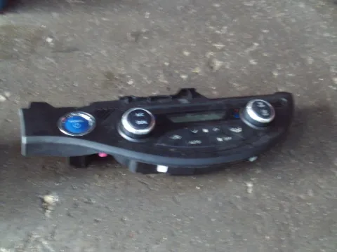 Χειριστήρια Καλοριφέρ Με Κλίμα 75F206 για TOYOTA YARIS (2015 - 2017)  Χειριστήρια Καλοριφέρ Με Κλίμα 75F206 για TOYOTA YARIS (2015 - 2017)