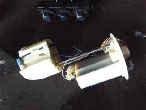 Αντλία Καυσίμου (Τρόμπα Βενζίνης) 770200D081 για TOYOTA YARIS (2006 - 2009) (KL9)  Αντλία Καυσίμου (Τρόμπα Βενζίνης) 770200D081 για TOYOTA YARIS (2006 - 2009) (KL9)