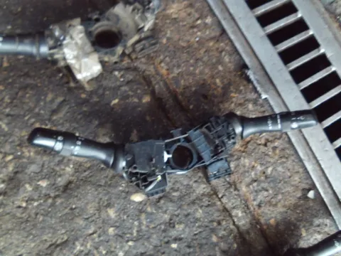 Διακόπτης Φώτων-Φλάς 173832 για TOYOTA AURIS (2009 - 2013)  Διακόπτης Φώτων-Φλάς 173832 για TOYOTA AURIS (2009 - 2013)