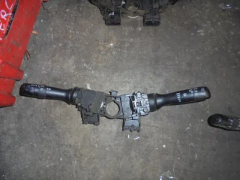 Διακόπτης Φώτων-Φλάς ( 17F001)  για TOYOTA YARIS (2009 - 2012) (XP90) Hatchback - 5dr , Hatchback - 3dr  Διακόπτης Φώτων-Φλάς ( 17F001)  για TOYOTA YARIS (2009 - 2012) (XP90) Hatchback - 5dr , Hatchback - 3dr