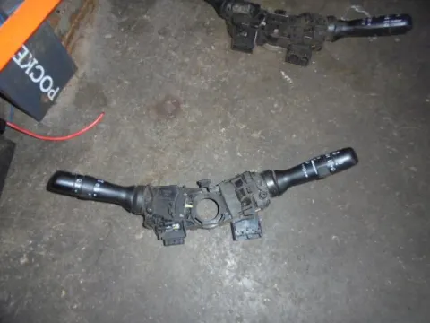 Διακόπτης Φώτων-Φλάς ( 17F373 ) για TOYOTA AVENSIS (2009 - 2012) (T270) Sedan - 4dr  Διακόπτης Φώτων-Φλάς ( 17F373 ) για TOYOTA AVENSIS (2009 - 2012) (T270) Sedan - 4dr