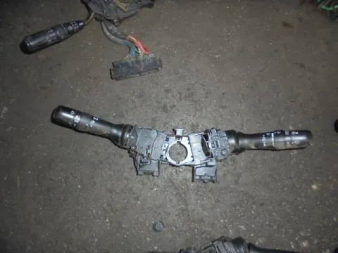 Διακόπτης Φώτων-Φλάς ( 17F001 ) για CITROEN C1 (2005 - 2008) (P) Hatchback - 5dr , (2009 - 2012) (P) , TOYOTA AYGO (2005 - 2009) (B10) Hatchback - 3dr , (2009 - 2012) (B10) , PEUGEOT 107 (2006 - 2009) , (2010 - 2013) , YARIS (2009 - 2012) (XP90)  Διακόπτης Φώτων-Φλάς ( 17F001 ) για CITROEN C1 (2005 - 2008) (P) Hatchback - 5dr , (2009 - 2012) (P) , TOYOTA AYGO (2005 - 2009) (B10) Hatchback - 3dr , (2009 - 2012) (B10) , PEUGEOT 107 (2006 - 2009) , (2010 - 2013) , YARIS (2009 - 2012) (XP90)