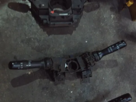 Διακόπτης Φώτων-Φλάς για TOYOTA YARIS (2006 - 2009) (KL9) "ΤΕΛΑΡΟ 10" (κατω σκαλα) Διακόπτης Φώτων-Φλάς για TOYOTA YARIS (2006 - 2009) (KL9) "ΤΕΛΑΡΟ 10" (κατω σκαλα)