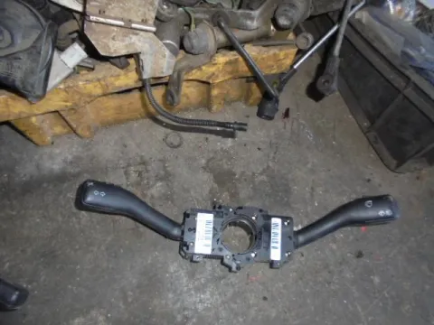 Διακόπτης Φώτων-Φλάς ( 8L0953513G ) για VW PASSAT (1997 - 2000) (3B2) Sedan - 4dr "ΤΕΛΑΡΟ 13"(κατω σκαλα) Διακόπτης Φώτων-Φλάς ( 8L0953513G ) για VW PASSAT (1997 - 2000) (3B2) Sedan - 4dr "ΤΕΛΑΡΟ 13"(κατω σκαλα)