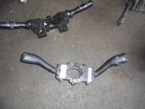 Διακόπτης Φώτων-Φλάς ( 8L0953513G )  για SKODA OCTAVIA (2000 - 2008) 4 (1U2 5) Hatchback - 5dr , (1997 - 2000) 4 (1U2 , FABIA (2000 - 2004) (6Y)  Διακόπτης Φώτων-Φλάς ( 8L0953513G )  για SKODA OCTAVIA (2000 - 2008) 4 (1U2 5) Hatchback - 5dr , (1997 - 2000) 4 (1U2 , FABIA (2000 - 2004) (6Y)