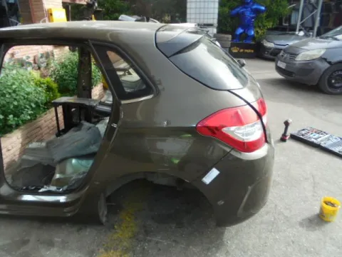 Τροπέτο Πίσω Χωρίς Άξονα Με Προφυλακτήρα Πίσω Με Φανάρια Πίσω και Πορτ-Μπαγκάζ  για CITROEN C4 (2012- 2015) ( ) *Π* - 