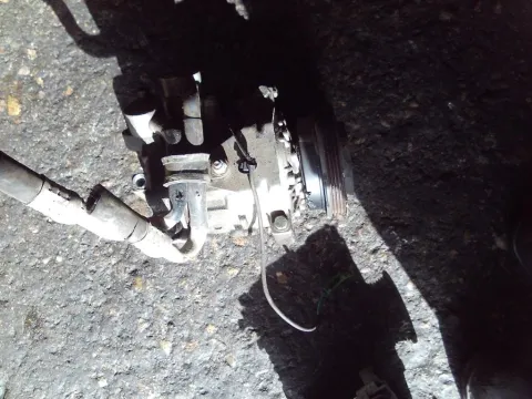 Συμπιεστής A-C (Κομπρέσορας) για AUDI A4 (1995 - 1998) (8D)  Συμπιεστής A-C (Κομπρέσορας) για AUDI A4 (1995 - 1998) (8D)