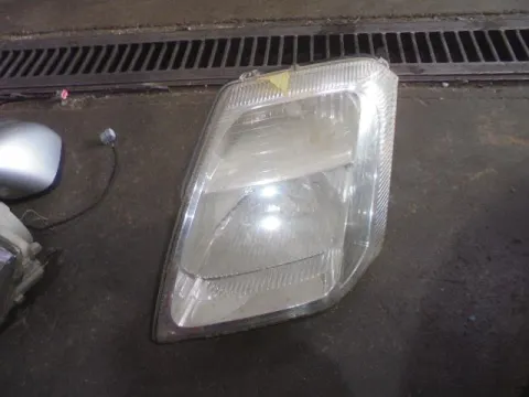 Φανάρι Εμπρός Αριστερό (Σπασμένη Βάση) για CITROEN C2 (2003 - 2008) (JM) , (2008 - 2010) (JM)  Φανάρι Εμπρός Αριστερό (Σπασμένη Βάση) για CITROEN C2 (2003 - 2008) (JM) , (2008 - 2010) (JM)