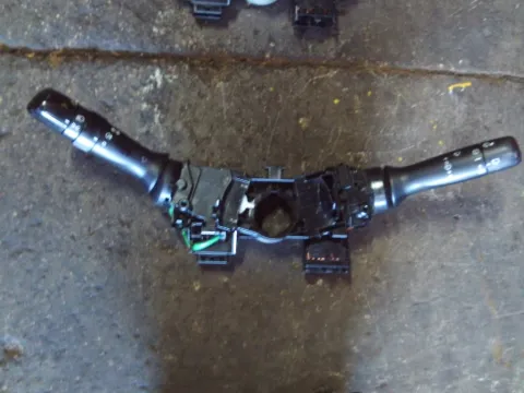 Διακόπτης Φλας 17J085 για TOYOTA AYGO (2005 - 2009) (B10)  Διακόπτης Φλας 17J085 για TOYOTA AYGO (2005 - 2009) (B10)