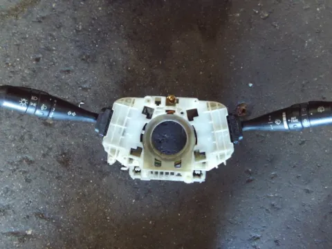 Διακόπτης Φλας 17E018 για MITSUBISHI COLT (2005 - 2008 ) (CZ)  Διακόπτης Φλας 17E018 για MITSUBISHI COLT (2005 - 2008 ) (CZ)