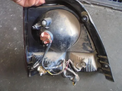 Φανάρι Πίσω Δεξί (3 Ντουί) για KIA SORENTO (2002 - 2007) (JC)  - 