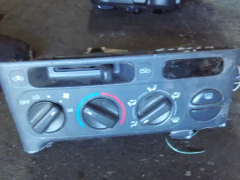 Χειριστήρια Καλοριφέρ για TOYOTA COROLLA (2000 - 2002) (ZE111)  Χειριστήρια Καλοριφέρ για TOYOTA COROLLA (2000 - 2002) (ZE111)