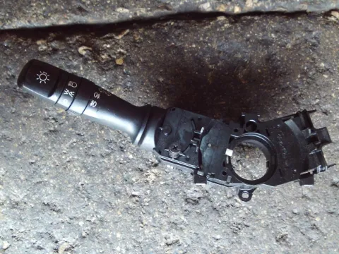 Διακόπτης Φώτων-Φλάς για HYUNDAI i30 (2007 - 2012) "ΤΕΛΑΡΟ 16"(κατω σκαλα) Διακόπτης Φώτων-Φλάς για HYUNDAI i30 (2007 - 2012) "ΤΕΛΑΡΟ 16"(κατω σκαλα)