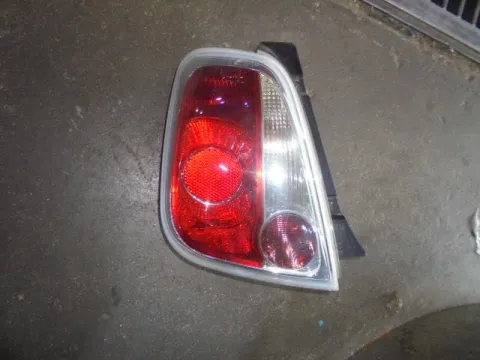 Φανάρι Πίσω Αριστερό (Όχι Πολύ Καθαρό) για FIAT 500 (2007 - 2016)  Φανάρι Πίσω Αριστερό (Όχι Πολύ Καθαρό) για FIAT 500 (2007 - 2016)