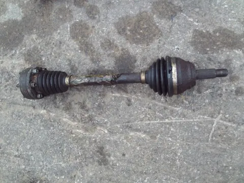 Ημιαξόνιο Εμπρός Αριστερό 53 Μ - 8,7 Φ στην Κούπα του Σασμάν - Πάχος Μέσης 26 Χιλ - Πάχος Ε Μπιλιοφόρου 25 Χιλ για VW POLO (1994 - 1999) (6N1) 1600 (AEA) (AEE) Petrol 75 