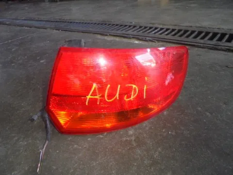 Φανάρι Πίσω Δεξί (Σπασμένη Βάση) για AUDI A3 (2003 - 2005) (8P) Sportback - 5dr , (2005 - 2008) (8P)  Φανάρι Πίσω Δεξί (Σπασμένη Βάση) για AUDI A3 (2003 - 2005) (8P) Sportback - 5dr , (2005 - 2008) (8P)