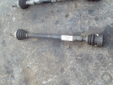 Ημιαξόνιο Εμπρός Δεξί 83 Μ - 8,7 Φ στην Κούπα του Σασμάν - Πάχος Μέσης 41 Χιλ - Πάχος Ε Μπιλιοφόρου 27 Χιλ για SKODA OCTAVIA (1997 - 2000) 4 (1U2-5) 1600 (AEH) Petrol 101 8V 