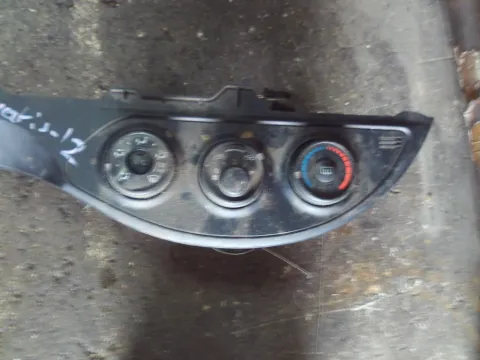 Χειριστήρια Καλοριφέρ  για TOYOTA YARIS (2012 - 2014) ( )  Χειριστήρια Καλοριφέρ  για TOYOTA YARIS (2012 - 2014) ( )