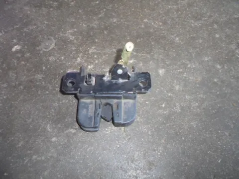 Κλειδαριά μηχανική Πορτ - Μπαγκάζ για VW GOLF (1998 - 2004) Mk4 (1J1)  Κλειδαριά μηχανική Πορτ - Μπαγκάζ για VW GOLF (1998 - 2004) Mk4 (1J1)