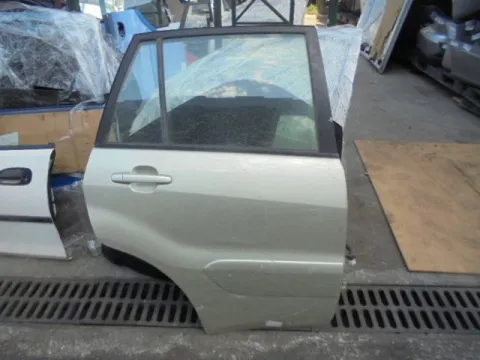 Πόρτα Πίσω Δεξιά για TOYOTA RAV-4 (2000 - 2004) (XA20) *Ε* Πόρτα Πίσω Δεξιά για TOYOTA RAV-4 (2000 - 2004) (XA20) *Ε*