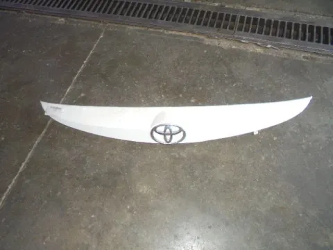 Φάσα Πορτ-Μπαγκάζ για TOYOTA AURIS (2016 - )  Φάσα Πορτ-Μπαγκάζ για TOYOTA AURIS (2016 - )