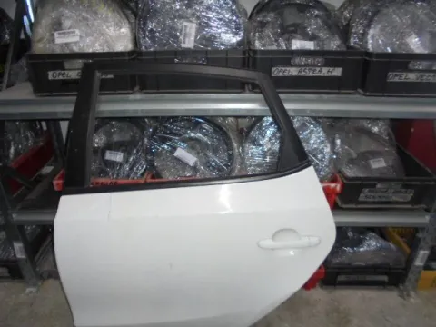 Πόρτα Πίσω Αριστερή (Λίγο Χτυπημένη) για HYUNDAI i30 (2007 - 2012) *Γ* Πόρτα Πίσω Αριστερή (Λίγο Χτυπημένη) για HYUNDAI i30 (2007 - 2012) *Γ*