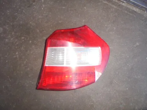 Φανάρι Πίσω Δεξί (Ελαττωματικό) για BMW 1 Series (2004 - 2007) (E87)  Φανάρι Πίσω Δεξί (Ελαττωματικό) για BMW 1 Series (2004 - 2007) (E87)