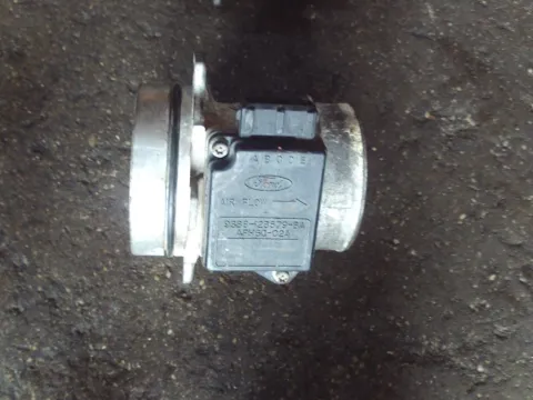 Μετρητής Μάζας Αέρος (MAF - LUFT - AIR FLOW) 93BB12B579BA για FORD MONDEO (1996 - 2000) Mk2   "ΤΕΛΑΡΟ 9"(πισω τοιχο) Μετρητής Μάζας Αέρος (MAF - LUFT - AIR FLOW) 93BB12B579BA για FORD MONDEO (1996 - 2000) Mk2   "ΤΕΛΑΡΟ 9"(πισω τοιχο)