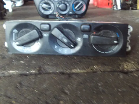 Χειριστήρια Καλοριφέρ για MITSUBISHI LANCER (1997 - 2004) (CK)  Χειριστήρια Καλοριφέρ για MITSUBISHI LANCER (1997 - 2004) (CK)