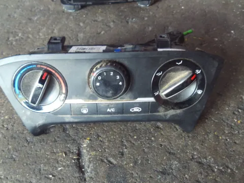 Χειριστήρια Καλοριφέρ 97250C8110 για HYUNDAI i20 (2015 - 2020)  Χειριστήρια Καλοριφέρ 97250C8110 για HYUNDAI i20 (2015 - 2020)