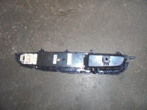 Διακόπτης Παραθύρων Κεντρικός Αριστερής 4Πλος 7+18 Pin  για HYUNDAI i10 (2014 - 2019)  -  Διακόπτης Παραθύρων Κεντρικός Αριστερής 4Πλος 7+18 Pin  για HYUNDAI i10 (2014 - 2019)  -