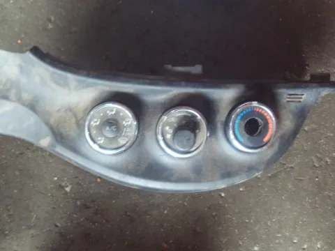 Χειριστήρια Καλοριφέρ 554060D490 για TOYOTA YARIS (2015 - 2017)  Χειριστήρια Καλοριφέρ 554060D490 για TOYOTA YARIS (2015 - 2017)