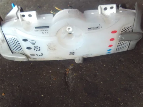 Χειριστήρια Καλοριφέρ 69617004 για PEUGEOT 107 (2010 - 2013)  Χειριστήρια Καλοριφέρ 69617004 για PEUGEOT 107 (2010 - 2013)