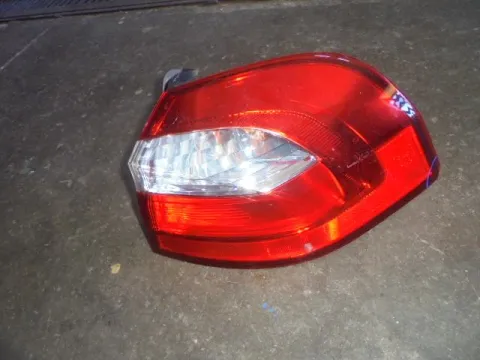 Φανάρι Πίσω Δεξί (Ελαττωματικό) για KIA RIO (2012- 2015) Hatchback - 5dr  Φανάρι Πίσω Δεξί (Ελαττωματικό) για KIA RIO (2012- 2015) Hatchback - 5dr