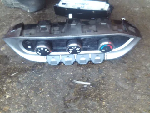 Χειριστήρια Καλοριφέρ 3951054P00 για KIA RIO (2012- 2015)  Χειριστήρια Καλοριφέρ 3951054P00 για KIA RIO (2012- 2015)