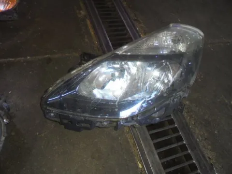 Φανάρι Εμπρός Αριστερό (Μαύρο Φόντο) για RENAULT CLIO (2009 - 2013)  Φανάρι Εμπρός Αριστερό (Μαύρο Φόντο) για RENAULT CLIO (2009 - 2013)