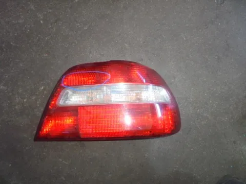Φανάρι Πίσω Δεξί (Ραγισμένο) για VOLVO S40 (2000 - 2003) (VS)  Φανάρι Πίσω Δεξί (Ραγισμένο) για VOLVO S40 (2000 - 2003) (VS)