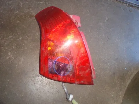 Φανάρι Πίσω Αριστερό (Ραγισμένο) για SUZUKI SWIFT (2006 - 2008) (RS)  Φανάρι Πίσω Αριστερό (Ραγισμένο) για SUZUKI SWIFT (2006 - 2008) (RS)