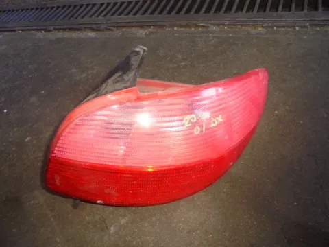 Φανάρι Πίσω Δεξί (Ελαττωματικό) για PEUGEOT 206 (1998 - 2002) (2A) (2C) (T3E) Hatchback - 3dr , Hatchback - 5dr  Φανάρι Πίσω Δεξί (Ελαττωματικό) για PEUGEOT 206 (1998 - 2002) (2A) (2C) (T3E) Hatchback - 3dr , Hatchback - 5dr