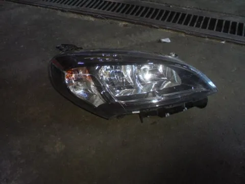 Φανάρι Εμπρός Δεξί (Ελαττωματικό) για FIAT DOBLO (2015 - 2022)  Φανάρι Εμπρός Δεξί (Ελαττωματικό) για FIAT DOBLO (2015 - 2022)