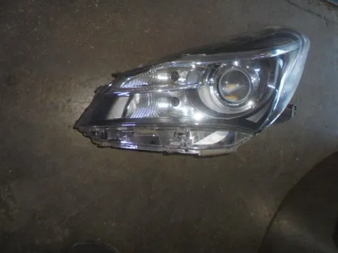 Φανάρι Εμπρός Αριστερό (Σπασμένη Βάση) για TOYOTA YARIS (2015 - 2017)  Φανάρι Εμπρός Αριστερό (Σπασμένη Βάση) για TOYOTA YARIS (2015 - 2017)