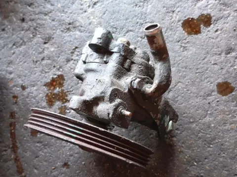 Αντλία Υδραυλικού Τιμονιού Μεταχειρισμένος για MITSUBISHI L200 (1993 -1996) (K10T) (K30T) Pick-Up - 2WD - Μονη Καμπίνα 2500 4D56 diesel 70 