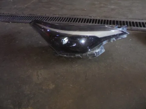 Φανάρι Εμπρός Δεξί LED (Σπασμένη Βάση) για TOYOTA C-HR (2020 - )  Φανάρι Εμπρός Δεξί LED (Σπασμένη Βάση) για TOYOTA C-HR (2020 - )