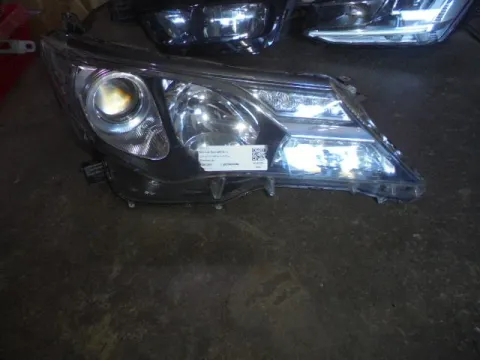 Φανάρι Εμπρός Δεξί LED για TOYOTA RAV-4 (2013 - 2018)  Φανάρι Εμπρός Δεξί LED για TOYOTA RAV-4 (2013 - 2018)