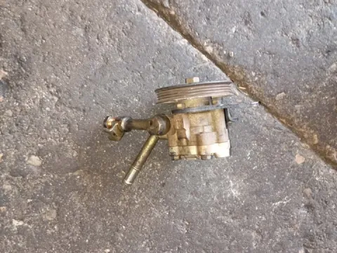 Αντλία Υδραυλικού Τιμονιού Μεταχειρισμένος για NISSAN TERRANO (1993 - 1995) (R20) 2400 (KA24E) petrol 124 12V 