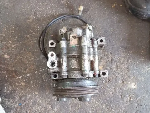Συμπιεστής A-C (Κομπρέσορας) για MAZDA 323 (1986 - 1989)  Συμπιεστής A-C (Κομπρέσορας) για MAZDA 323 (1986 - 1989)