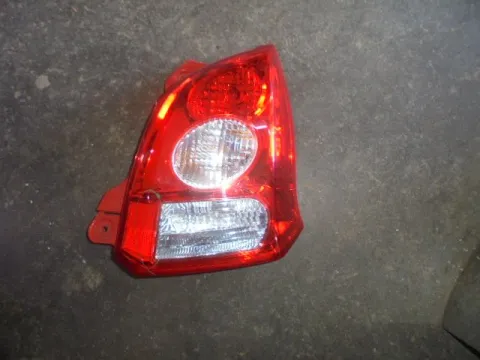 Φανάρι Πίσω Δεξί (Ραγισμένο) για NISSAN PIXO (2009 - ) (UA0) , SUZUKI ALTO (2009 - 2015) (GF) (FC31)  Φανάρι Πίσω Δεξί (Ραγισμένο) για NISSAN PIXO (2009 - ) (UA0) , SUZUKI ALTO (2009 - 2015) (GF) (FC31)