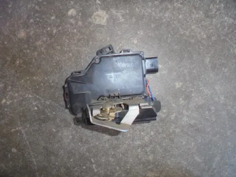 Ηλεκτρομαγνητική Κλειδαριά Πίσω Δεξιά 7pin για AUDI A4 (2001 - 2005) (8H) (8E)  Ηλεκτρομαγνητική Κλειδαριά Πίσω Δεξιά 7pin για AUDI A4 (2001 - 2005) (8H) (8E)